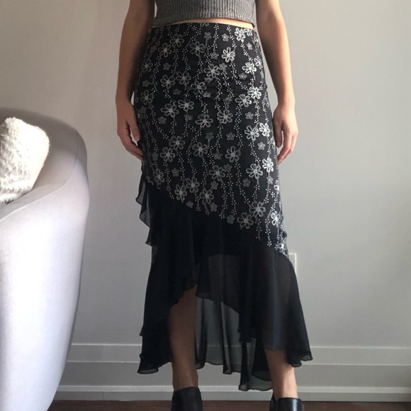 Ruffle hem beaded midi skirt - Picture 2 of 6